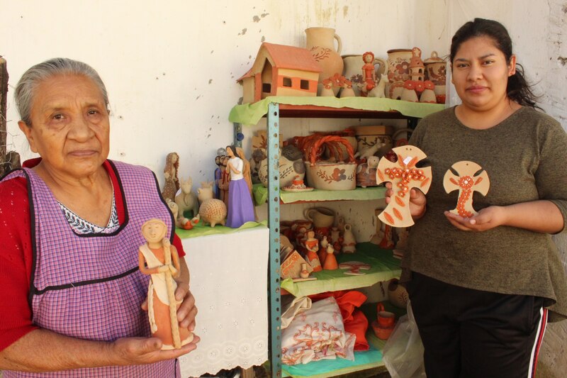Mujeres artesanas de barro