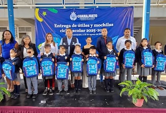 Entregan casi 95 mil paquetes escolares en Guanajuato