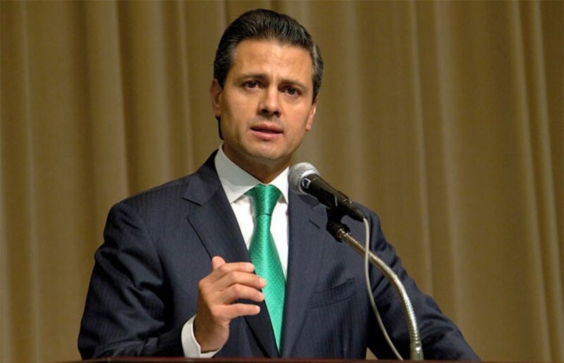 El presidente Enrique Peña Nieto da un discurso.