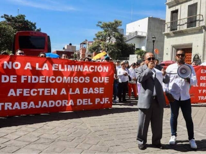 Protesta contra la eliminación de fideicomisos en México
