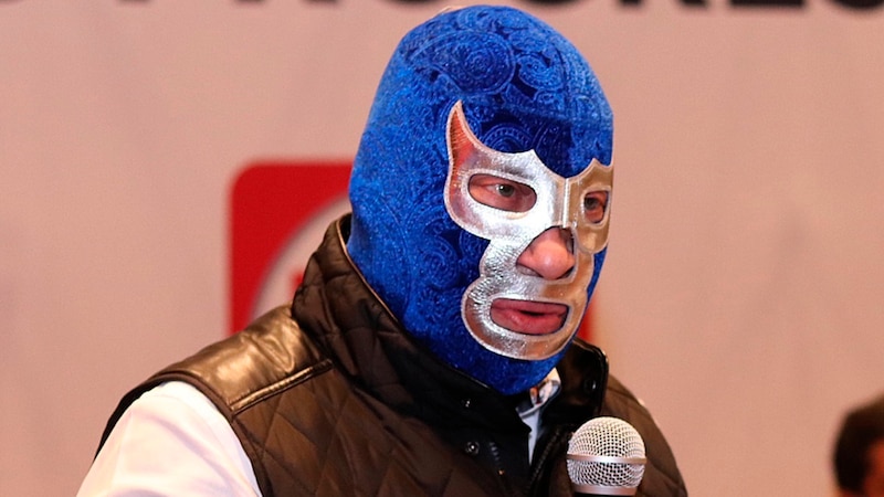 El luchador Blue Demon Jr. anuncia su retiro de la lucha libre