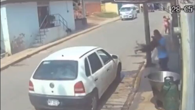 ¡Cuidado! Accidente de tránsito captado por cámara de seguridad