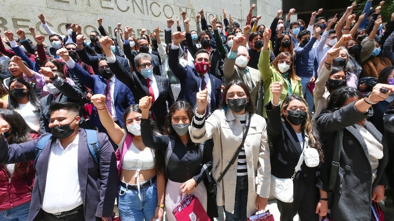 Estudiantes protestan contra el gobierno