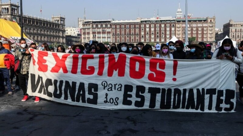Estudiantes exigen vacunas