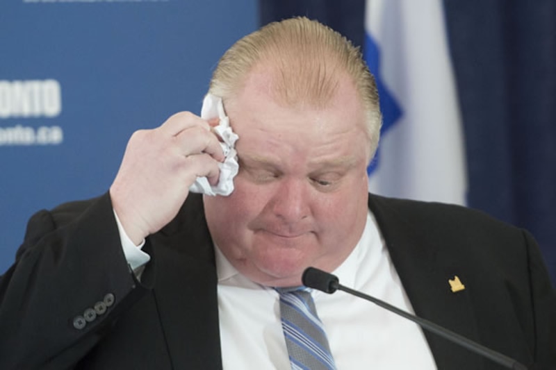 Rob Ford, exalcalde de Toronto, se seca el sudor de la frente