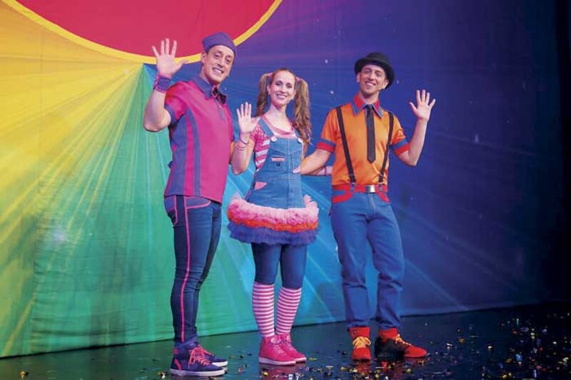 Payasos haciendo magia