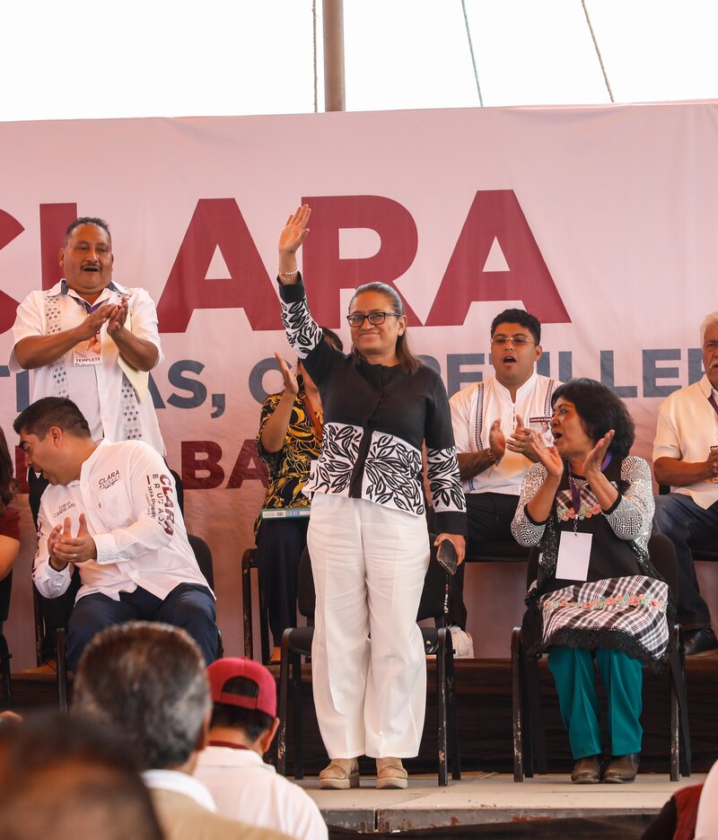 Clara Brugada, candidata de Morena a la alcaldía de Iztapalapa, durante un evento de campaña.