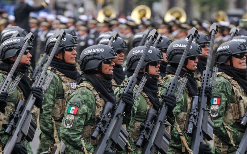 Desfile militar en México