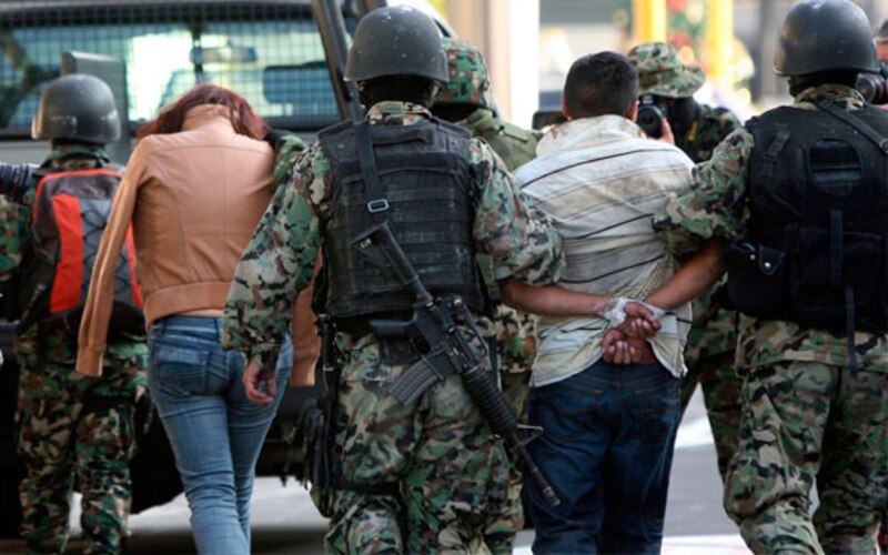 Detención de presuntos delincuentes en México