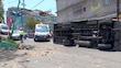 Se vuelca unidad de transporte público en Iztapalapa; conductor resulta con lesiones leves