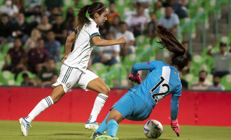 ¡Espectacular chilena de Kiana Palacios!