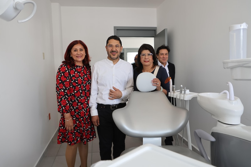 Martí Batres, Rosi Wong y Mariela Gutiérrez recorren instalaciones médicas del ISSSTE en Tecámac como parte del compromiso para reforzar la atención médica en el municipio.