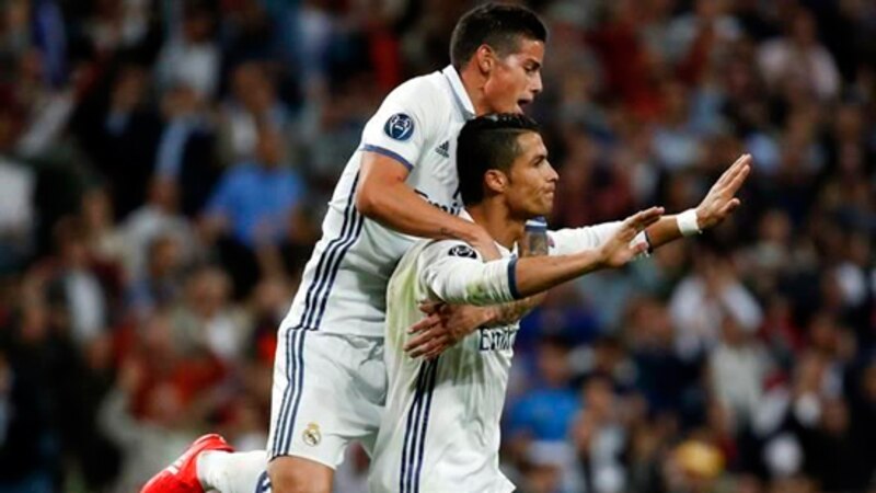Cristiano Ronaldo celebra su gol con James Rodríguez