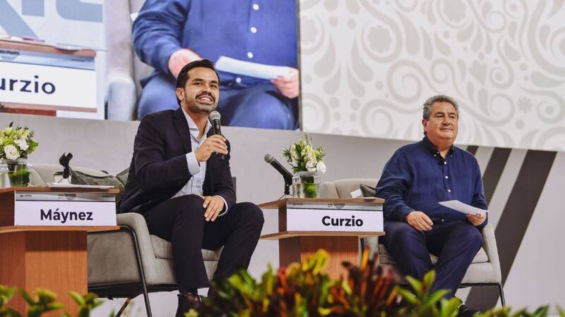 Samuel García y Luis Donaldo Colosio Riojas en un foro.