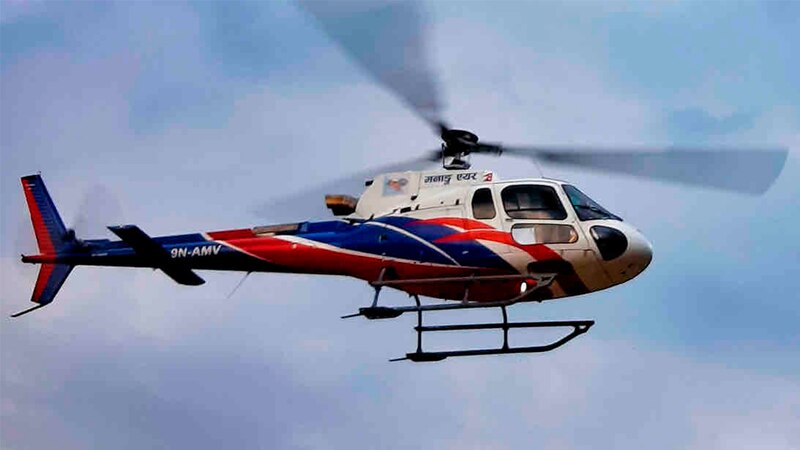 Helicóptero en el aire