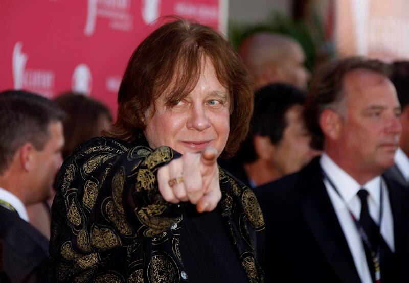 El cantante Meat Loaf apunta con el dedo