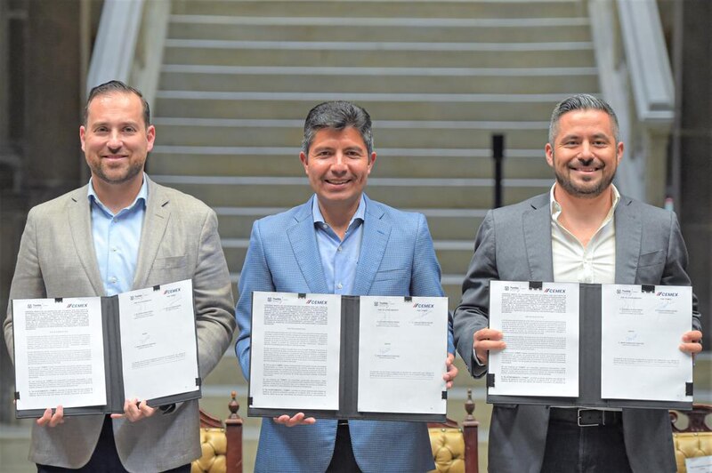 Firma de convenio entre CEMEX y el gobierno de Nuevo León