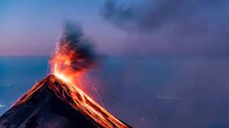Volcán en erupción