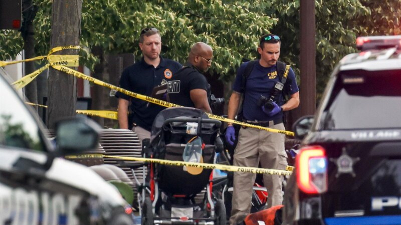 La policía investiga la escena de un crimen