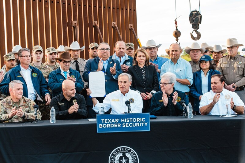 El gobernador Abbott firma una orden ejecutiva para mejorar la seguridad fronteriza