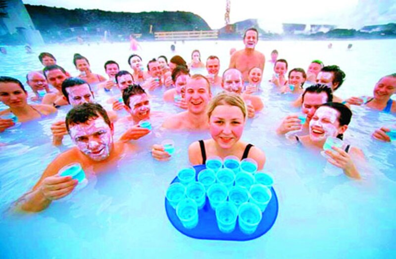 Disfrutando de las aguas termales de Islandia