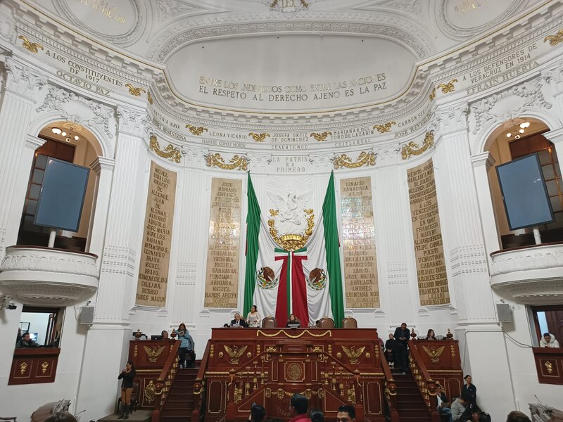Title: Sesión solemne en el Congreso de la Unión