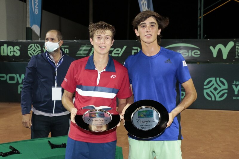 Los tenistas españoles Carlos Alcaraz y Pablo Carreño Busta ganan el título de dobles en el ATP 500 de Barcelona