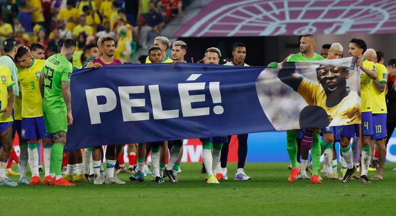 La selección brasileña rinde homenaje a Pelé