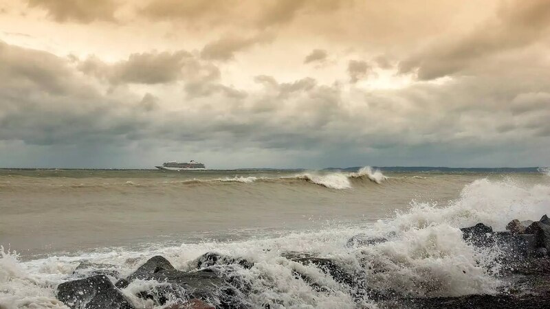 Crucero en medio de una tormenta