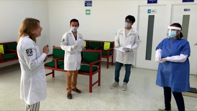 Reunión de doctores en un hospital