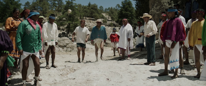 Indígenas mexicanos jugando al ulama