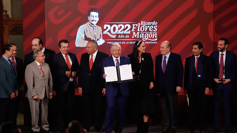 El presidente Andrés Manuel López Obrador encabeza la ceremonia del 106 aniversario de la Revolución Mexicana