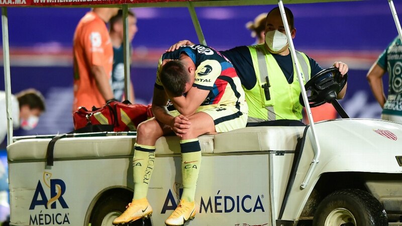 Jugador lesionado en el carrito de las asistencias