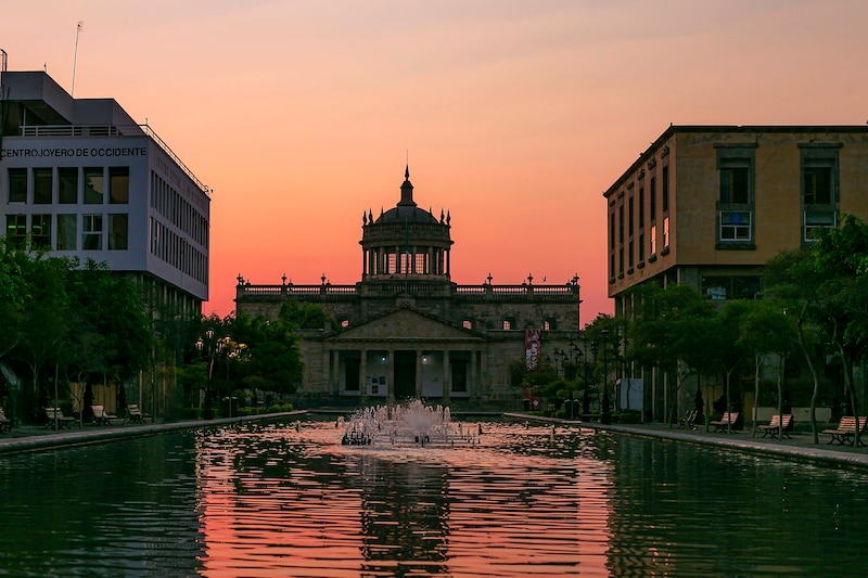 Atardecer en la Plaza de la Constitución, Ciudad de México