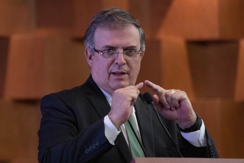 El presidente de México, Andrés Manuel López Obrador, pronuncia un discurso durante una conferencia de prensa en el Palacio Nacional.