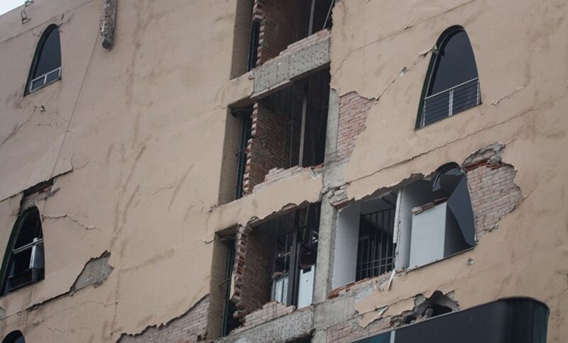Edificio dañado por un terremoto
