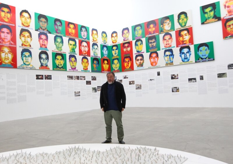 El artista plástico mexicano Pedro Reyes en una exposición de su obra.