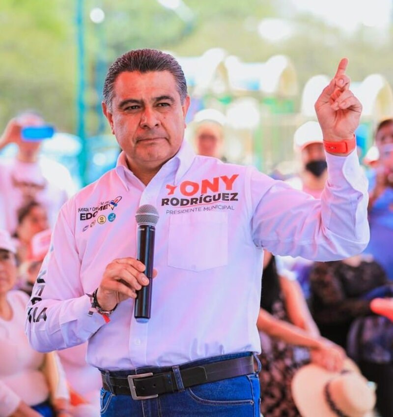 El presidente municipal de Ecatepec, Fernando Vilchis, durante un evento público.