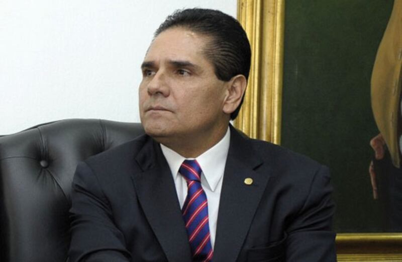 El gobernador de Oaxaca, Alejandro Murat, durante una conferencia de prensa.