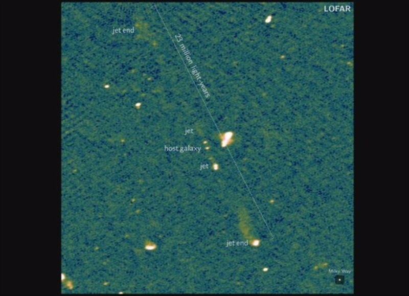 Imagen de radio de la galaxia M87
