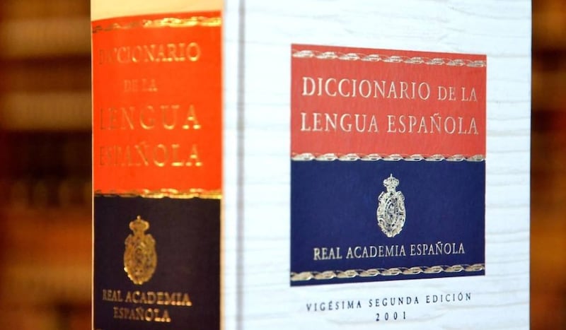 Diccionario de la Lengua Española De “loguearse” a “turismofobia”: la RAE actualiza el diccionario con palabras de internet y la vida diaria