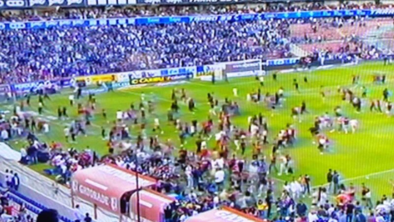 Pelea en el campo de fútbol