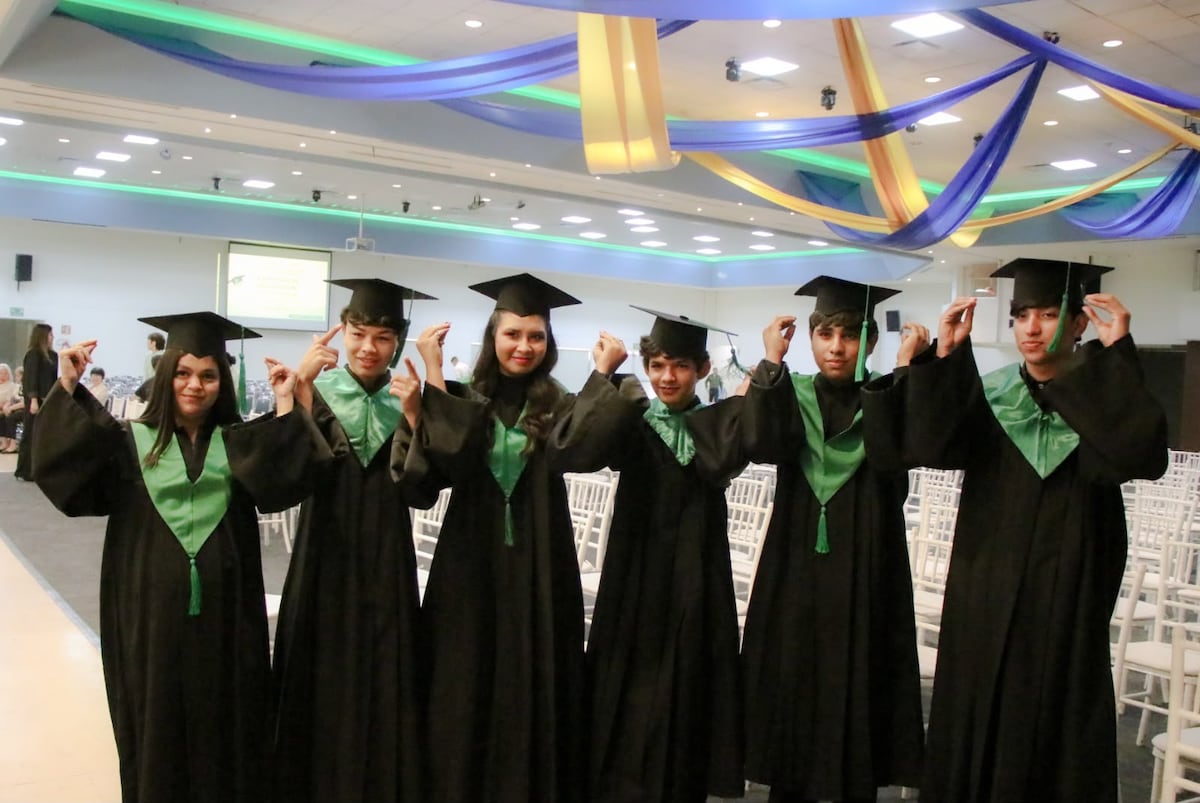 Students from COBAES 27 Sinaloa Learn Mexican Sign Language