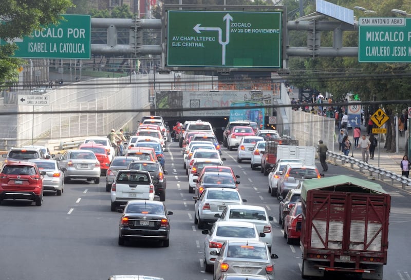 Trabajadores del transporte público de diversas rutas de la capital marcharon de 4 puntos de la ciudad: La Raza, Tlalpan, Constituyentes, del metro Puebla, rumbo al zócalo para exigirle al Gobierno de la Ciudad de México un aumento a las tarifas amagaron con realizar más protestas si no son escuchadas sus demandas, las movilizaciones provocaron gran caos vial.