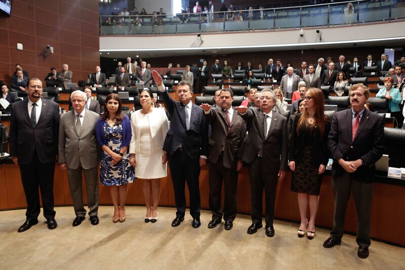 Diputados rinden protesta ante el pleno de la Cámara