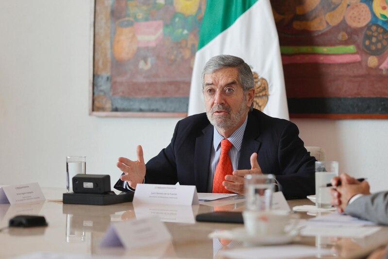 Juan Ramón de la Fuente hace llamado desde su oficina