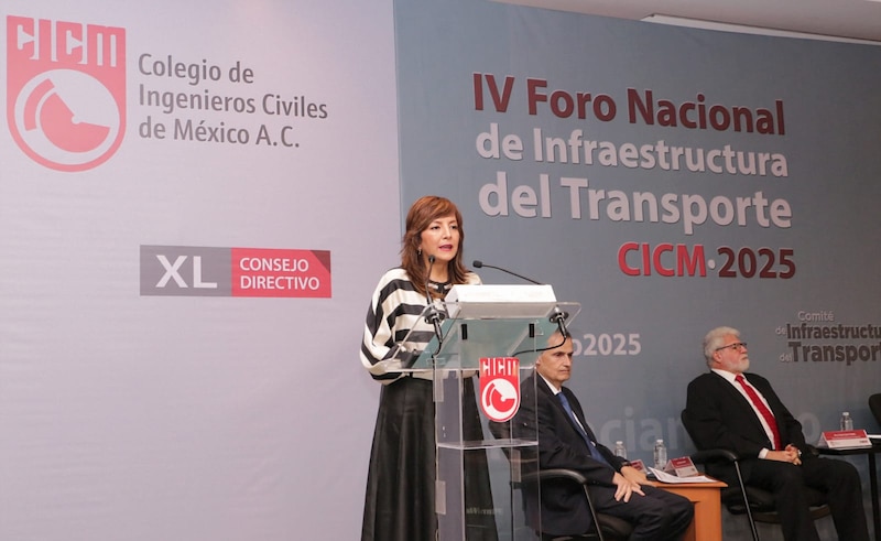 Funcionarios presentan el Plan Nacional de Infraestructura Aeroportuaria 2025-2030 durante el IV Foro Nacional de Infraestructura del Transporte