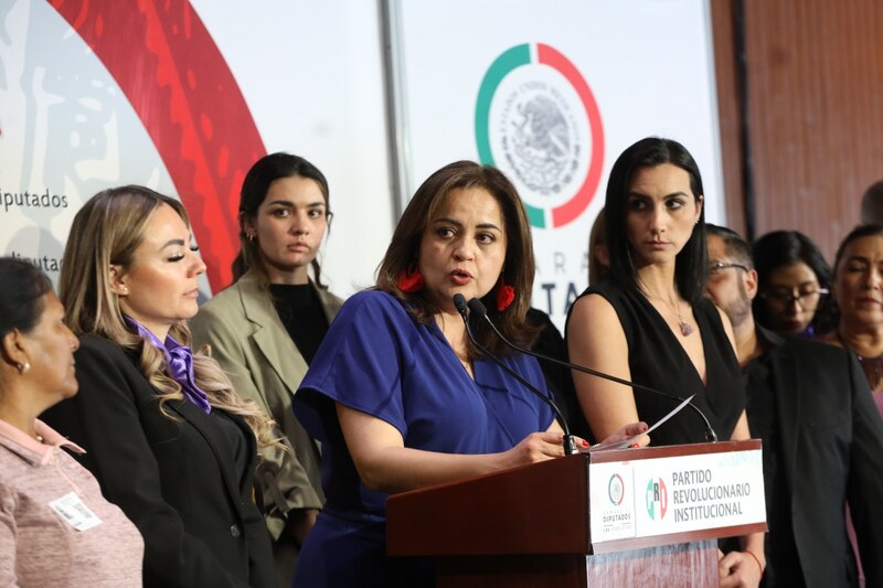 La diputada priista, Dulce María Sauri Riancho, durante una conferencia de prensa.