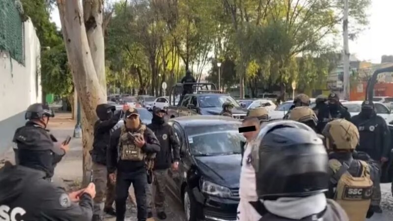 Enfrentamiento entre policías y civiles armados en México