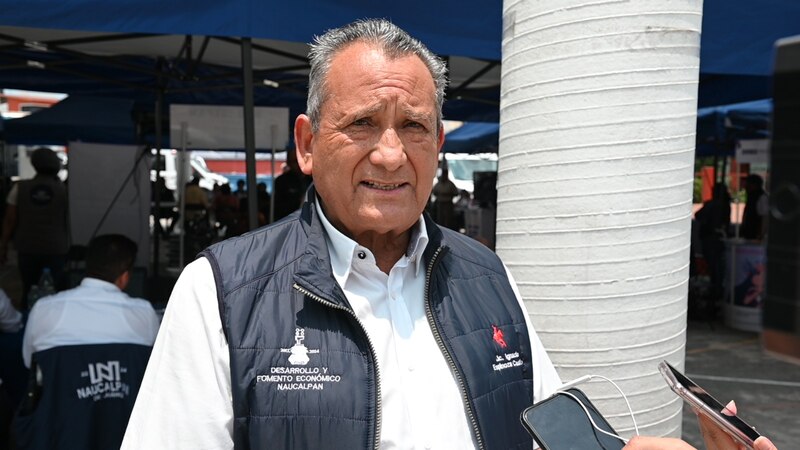 El alcalde de Naucalpan, Edgar Olvera, supervisa obras en el municipio